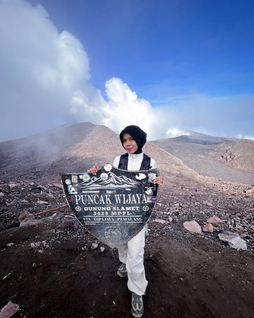 Jalur Pendakian Gunung Slamet Terbaik Alera Adventure (SC IG ade.riska_)