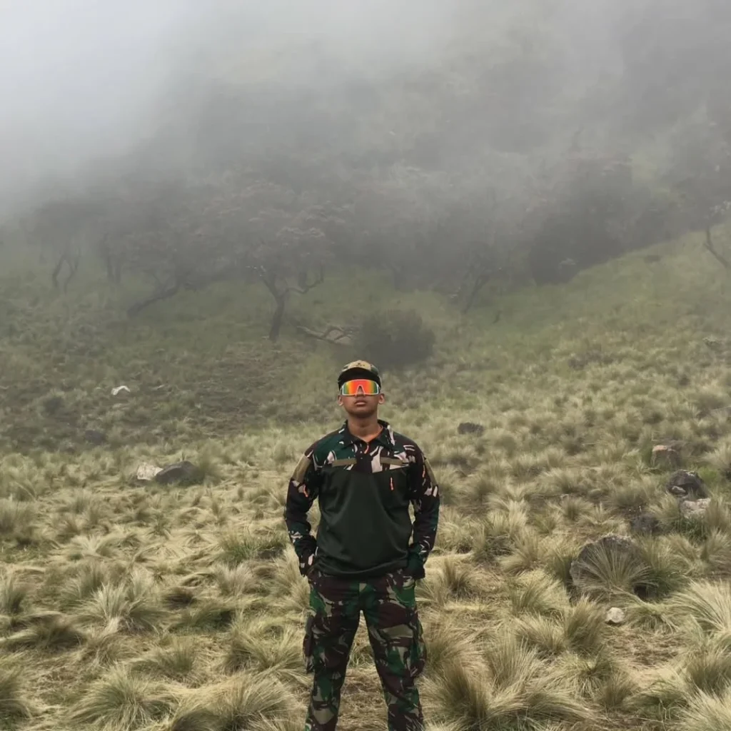 Sunrise di Puncak Gunung Lawu Alera Adventure (SC IG tru.stha) (2)