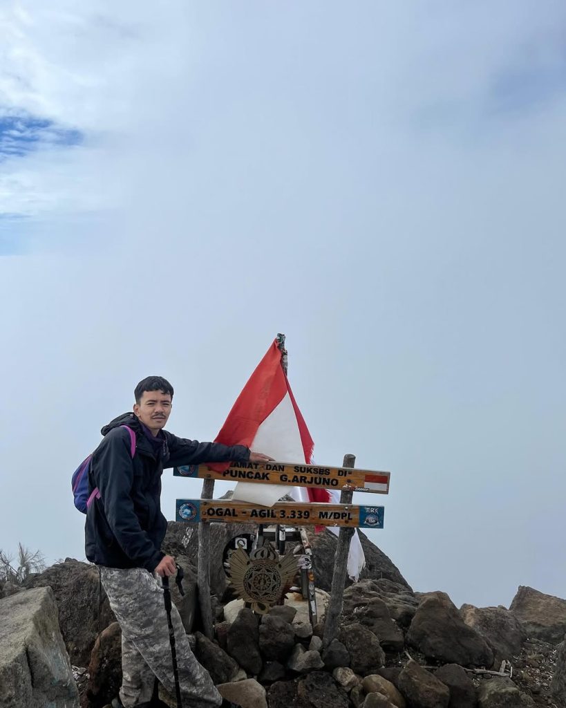 Sunrise di Puncak Gunung Welirang Alera Adventure (SC IG rizqyfitra_) (2)