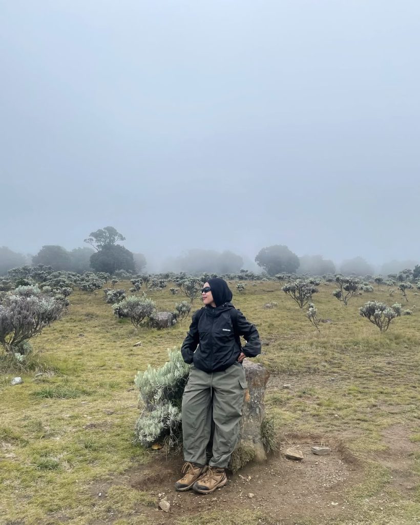 Sunrise di puncak gunung gede Alera Adventure (SC IG llaanrq)