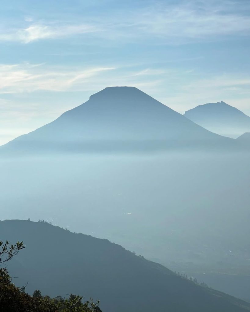 Tips Mendaki Gunung Dengan Budget Terbatas Alera Adventure (SC IG ninasetiana27)