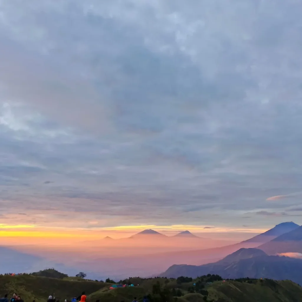 Mendaki Gunung Dengan Anak Anak Alera Adventure (SC IG ariya_saputra522) (3)