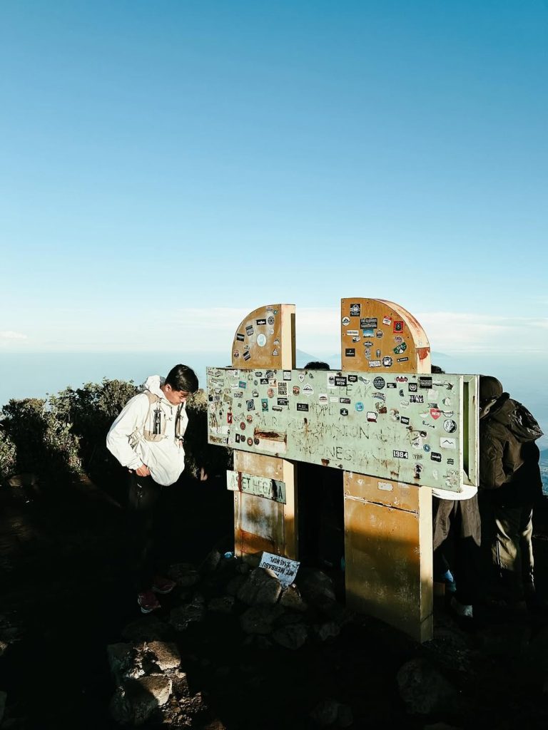 Mendaki Gunung Dengan Rute Paling Mudah Alera Adventure (SC IG vickyds__) (2)