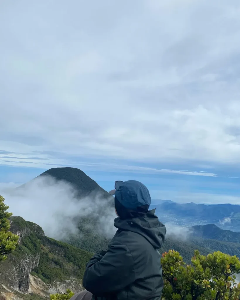 Spot Foto Terbaik di Gunung Pangrango Alera Adventure (SC IG asriinur_) (2)