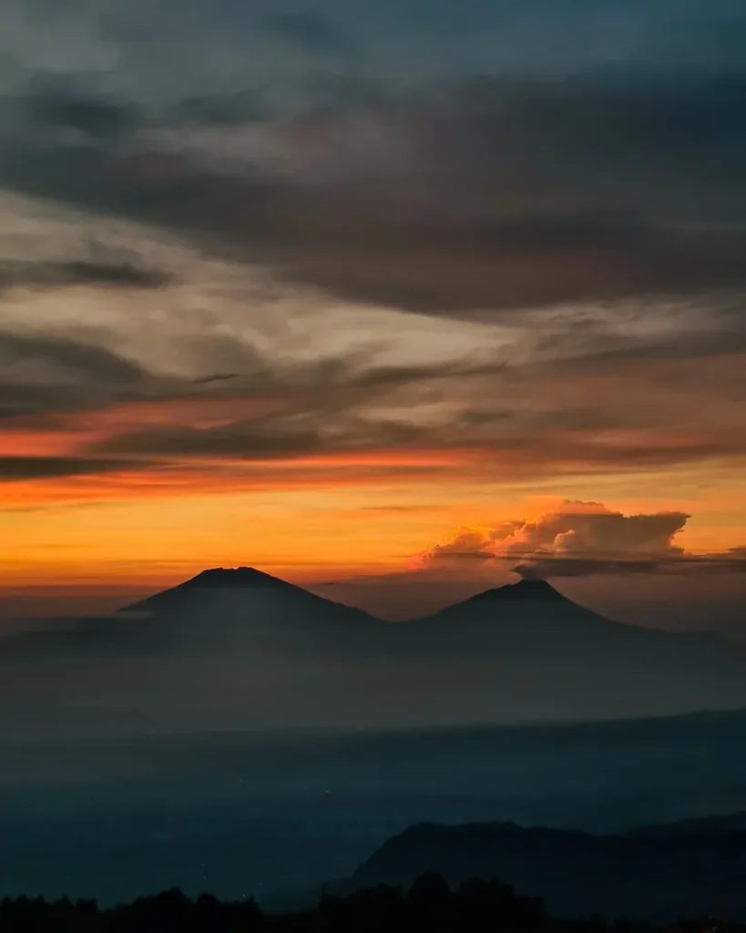 Spot Foto Terbaik di Gunung Prau Alera Adventure (SC IG agngad12) (2)