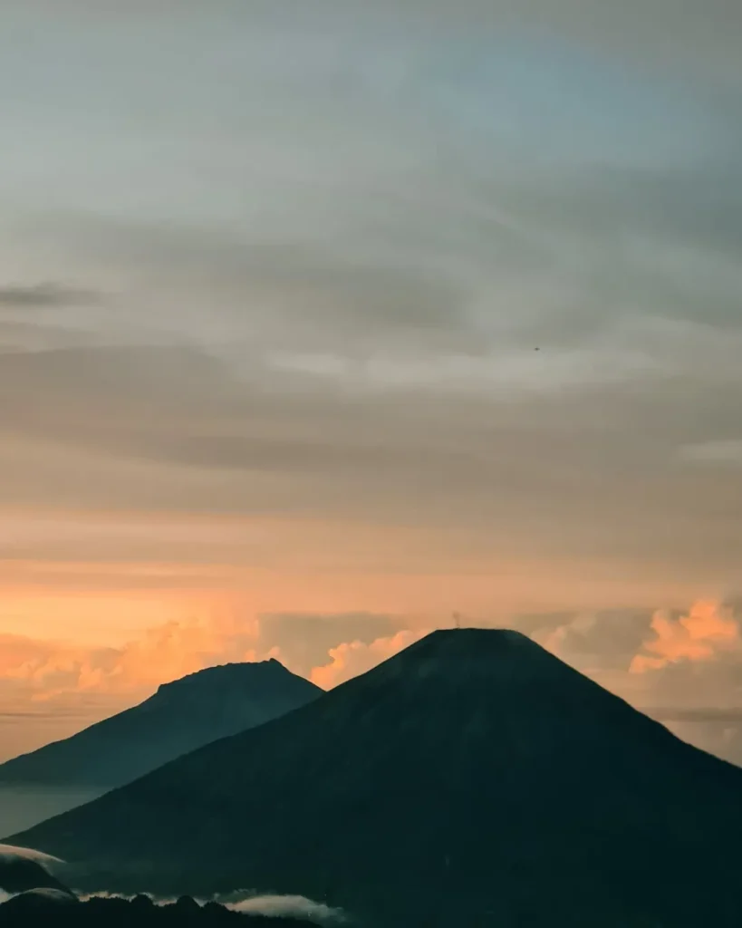 Spot Foto Terbaik di Gunung Prau Alera Adventure (SC IG agngad12) (3)