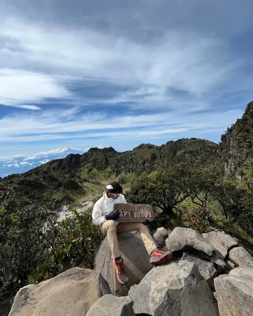 Spot Foto Terbaik di Gunung Sumbing Alera Adventure (SC IG abilhasanta_)