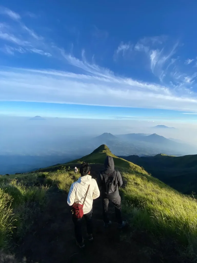 Sunrise di Puncak Gunung Merbabu Alera Adventure (SC IG sabilalmhtdn__) (2)