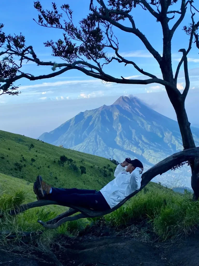 Sunrise di Puncak Gunung Merbabu Alera Adventure (SC IG sabilalmhtdn__) (3)