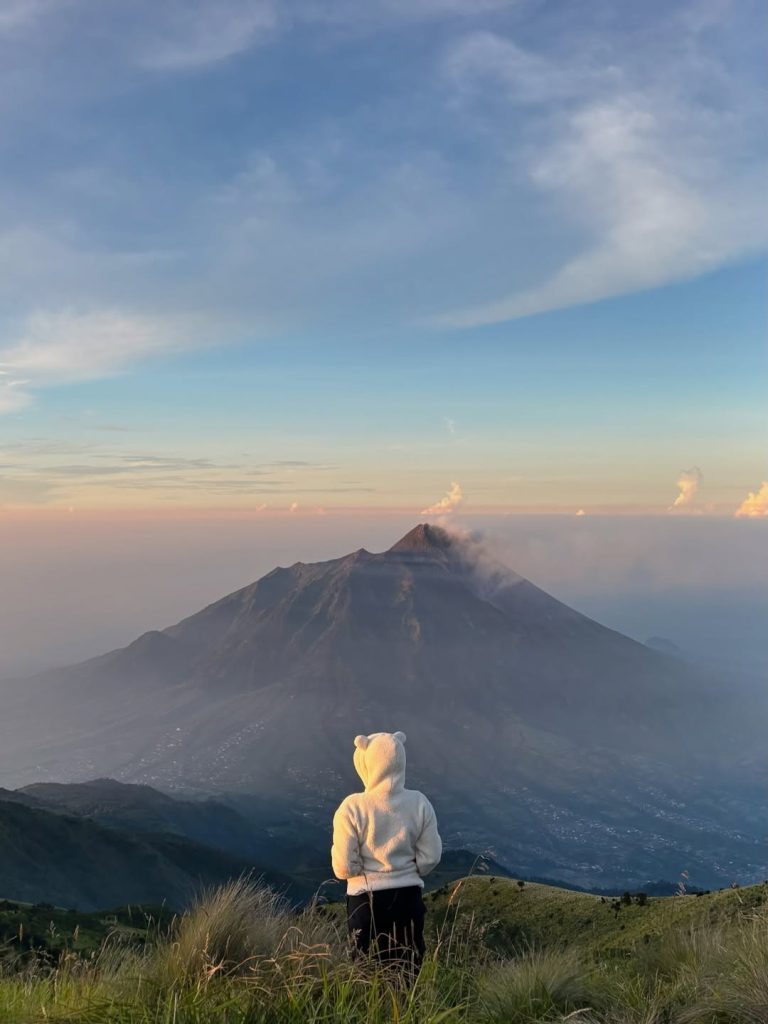 Wisata Gunung Dengan Sunrise Terindah Alera Adventure (SC IG lysaindrianii) (2)