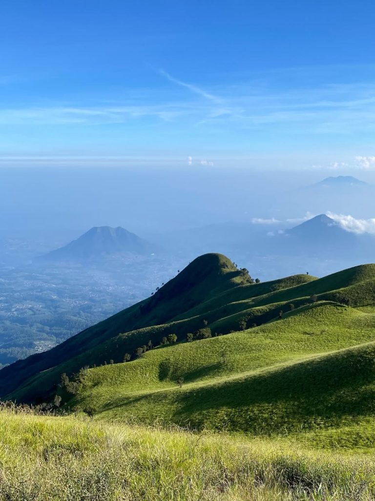 Wisata Gunung Dengan Sunrise Terindah Alera Adventure (SC IG lysaindrianii)