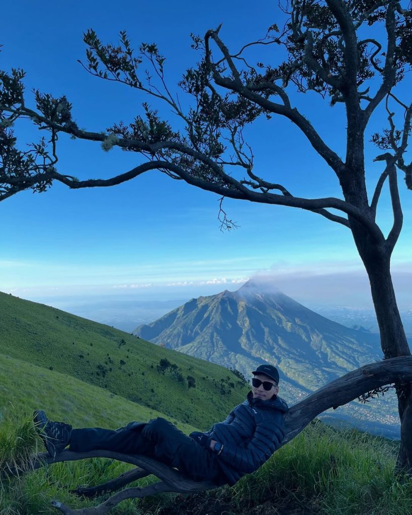 Wisata Gunung dengan Hutan Pinus Alera Adventure (SC IG hendikasuprayetno_) (3)