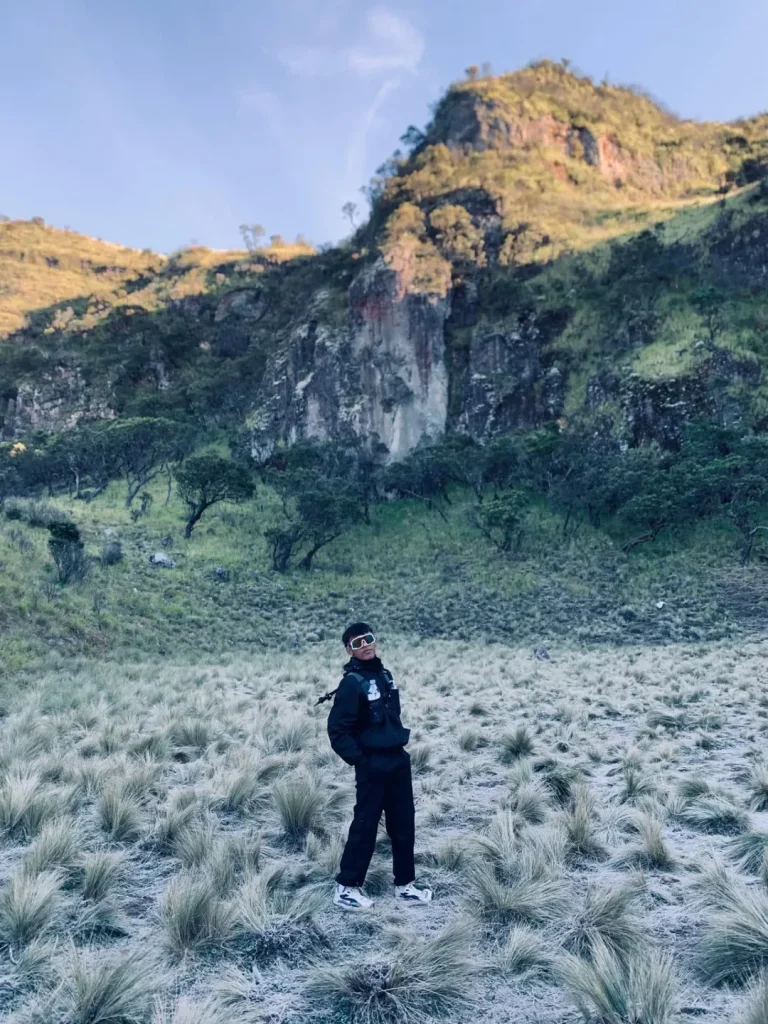 Mendaki Gunung di Musim Kemarau Alera Adventure SC IG (inop.d_)