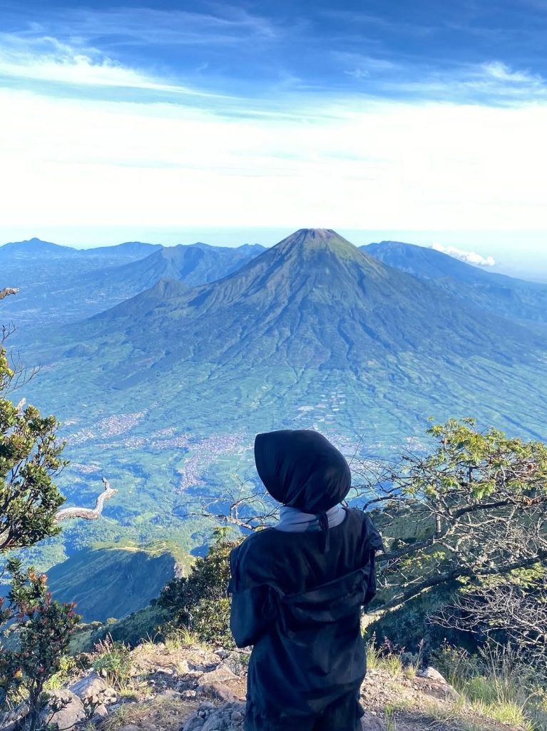 Mitos dan Fakta Tentang Gunung Sumbing Alera Adventure (SC IG nbilazkyya)