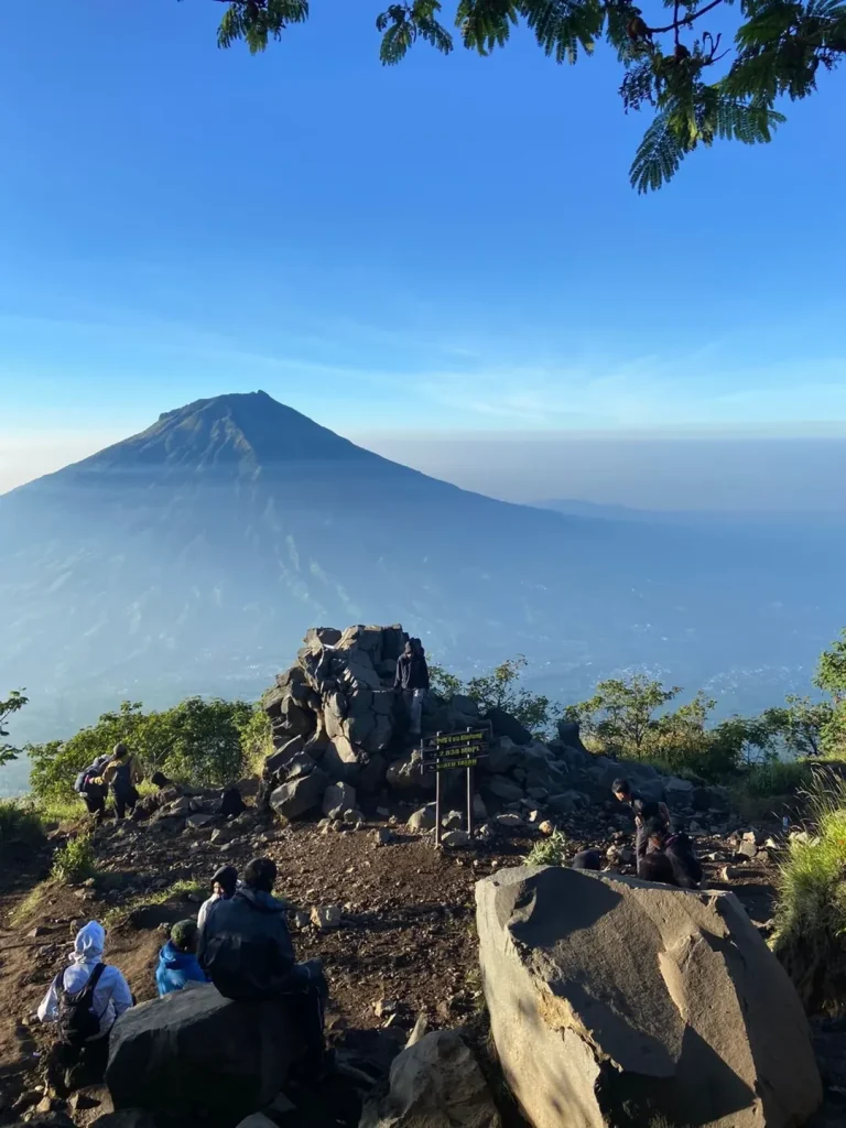 Perbedaan Private Trip dan Open Trip Alera Adventure (SC IG nurizhamhmmd)