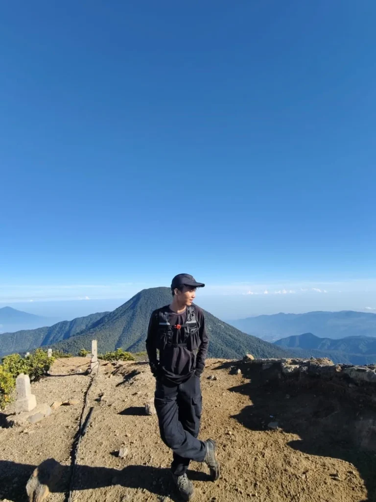 Mitos dan Fakta Tentang Gunung Pangrango Alera Adventure (SC IG _thryoo)