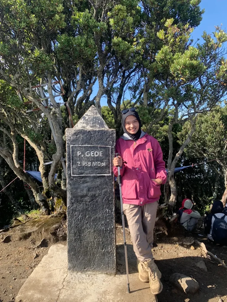 Sejarah Gunung Gede Alera Adenture(Sc IG yarazulfaa)