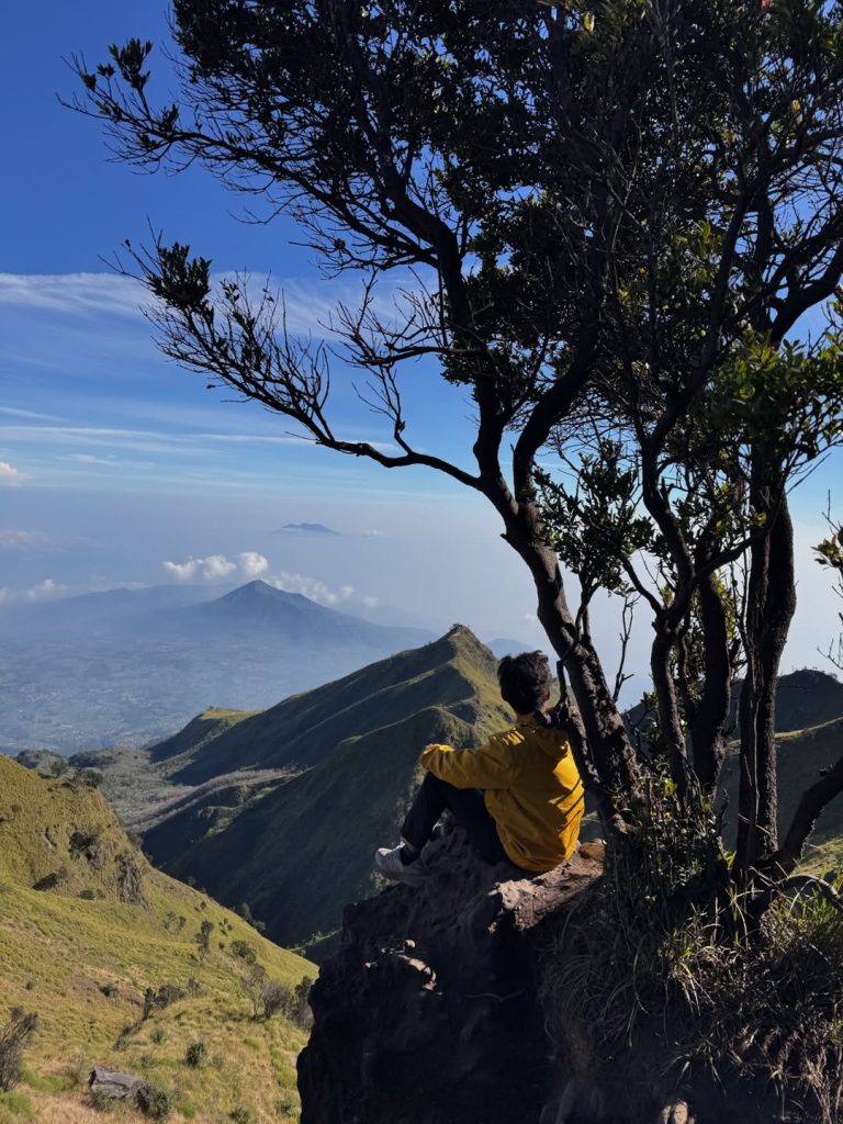 Itinerary Pendakian Gunung Merbabu Via Thekelan (SC IG anggaagustianafid)