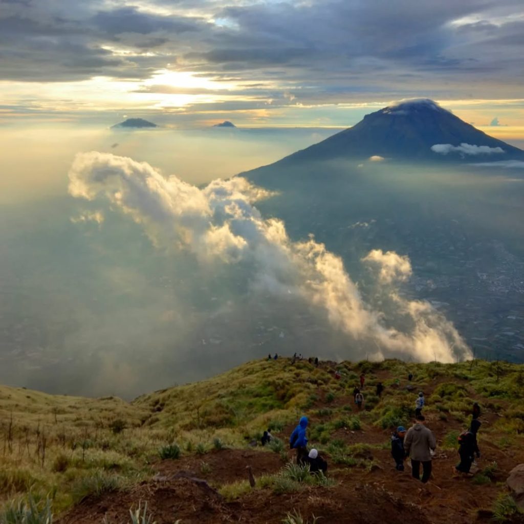 Itinerary Pendakian Gunung Sindoro Via Kledung (SC IG pebzzzzk) (2)