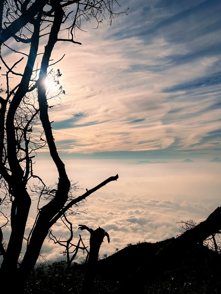 Itinerary Pendakian Gunung Slamet Via Dipajaya (SC IG fahmidris._)