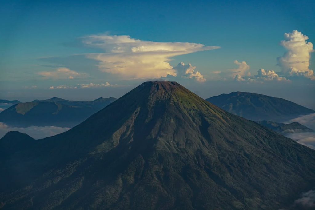 Private Trip Gunung Sumbing Via Mangli Alera Adventure (SC IG _rdwngnwn)