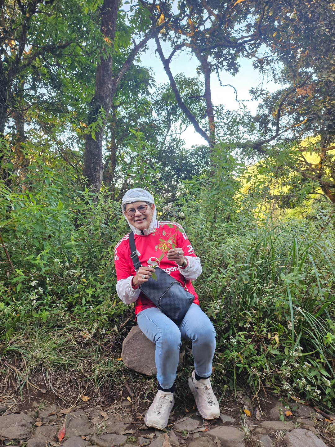 Paket Wisata Desember Pemandangan Eksotis Alera Adventure Pemandangan indah matahari terbit di gunung saat Paket Wisata Desember Alera Adventure