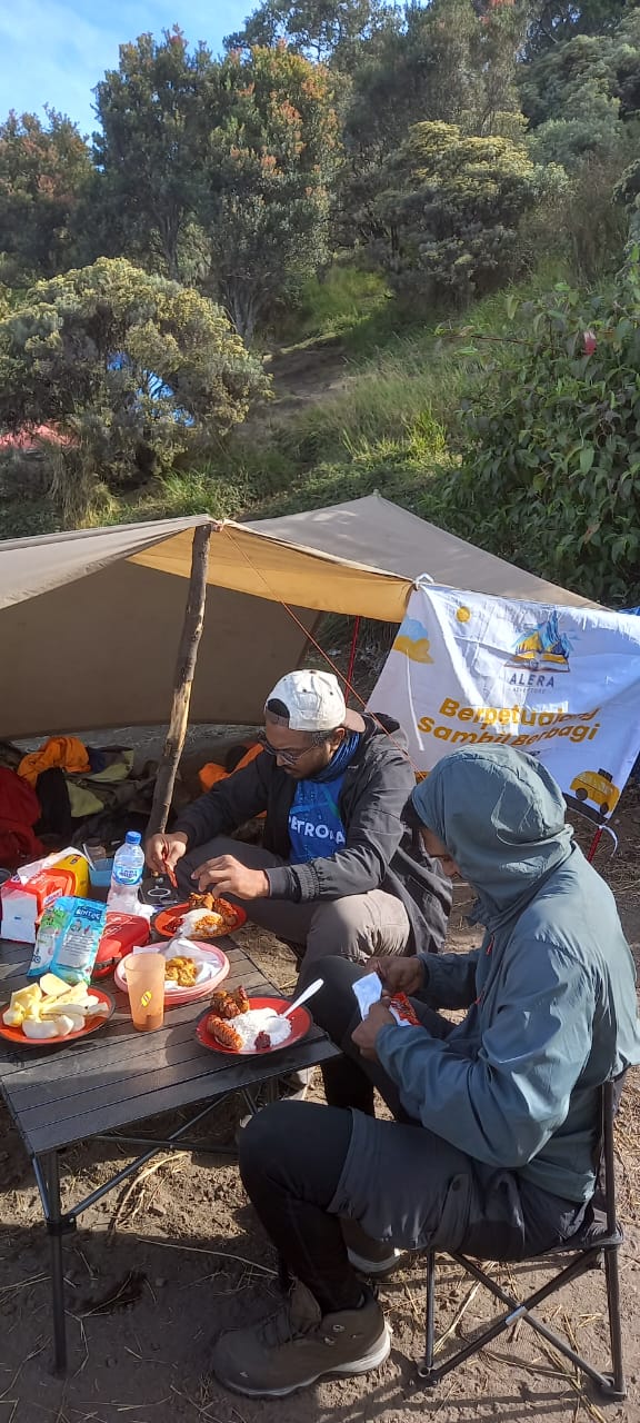 Paket Wisata Pegunungan Camping Merbabu Alera Adventure Paket Wisata Pegunungan Kemah Savana Alera Adventure
