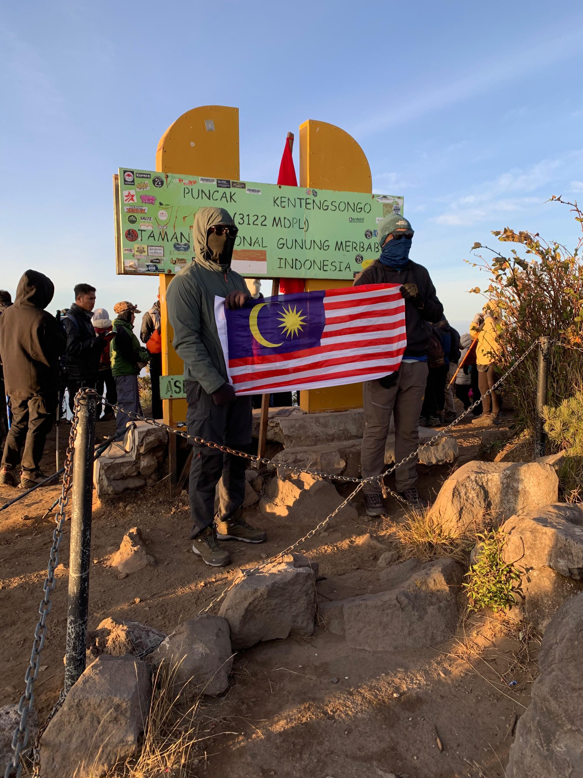 Petualangan Seru Private Trip Merbabu Alera Adventure Pendaki Private Trip Merbabu dengan pemandangan gunung Alera Adventure