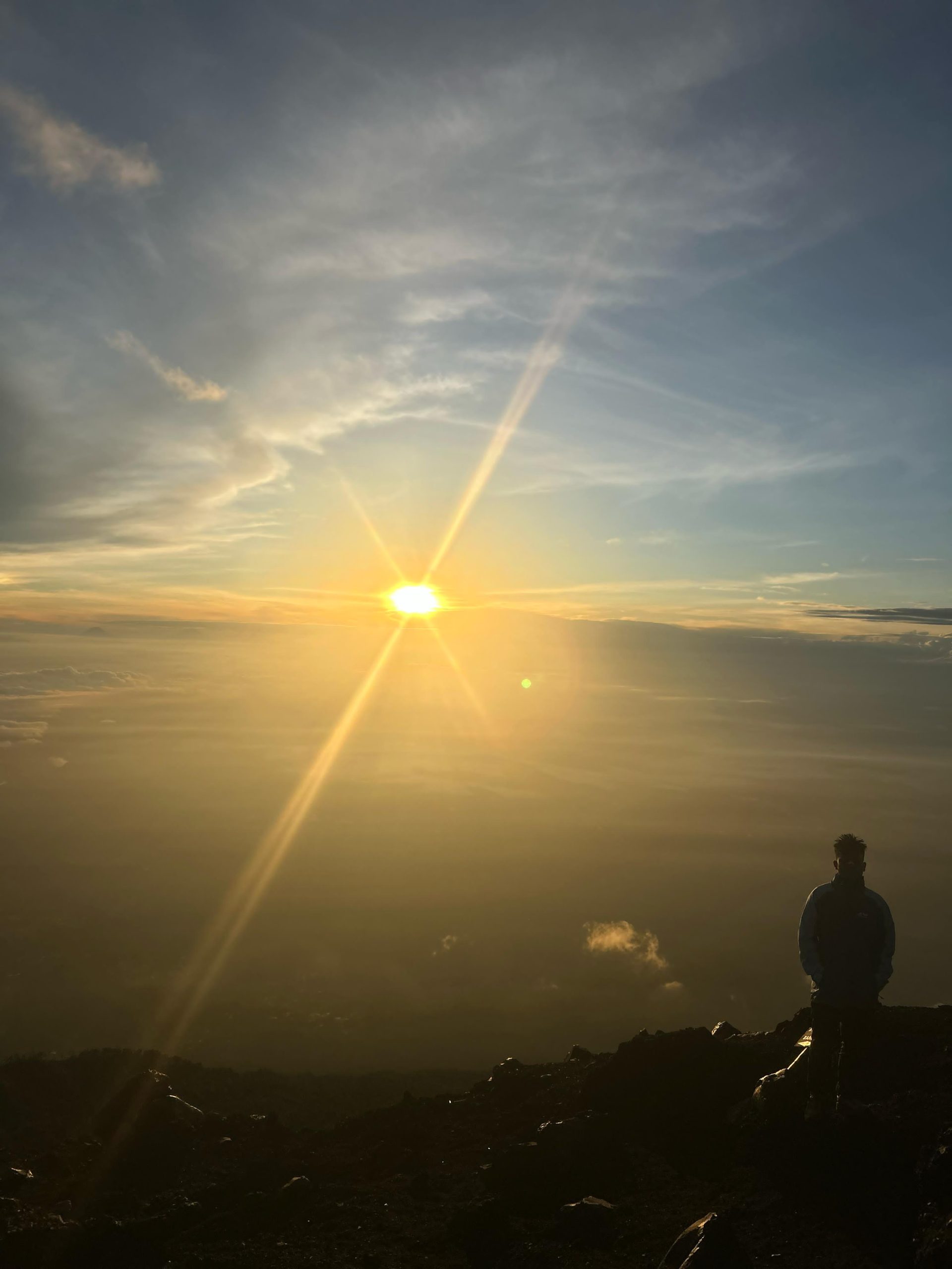 Private Trip Slamet Pendaki Senang Alera Adventure Pendaki bahagia di puncak Private Trip Slamet Alera Adventure