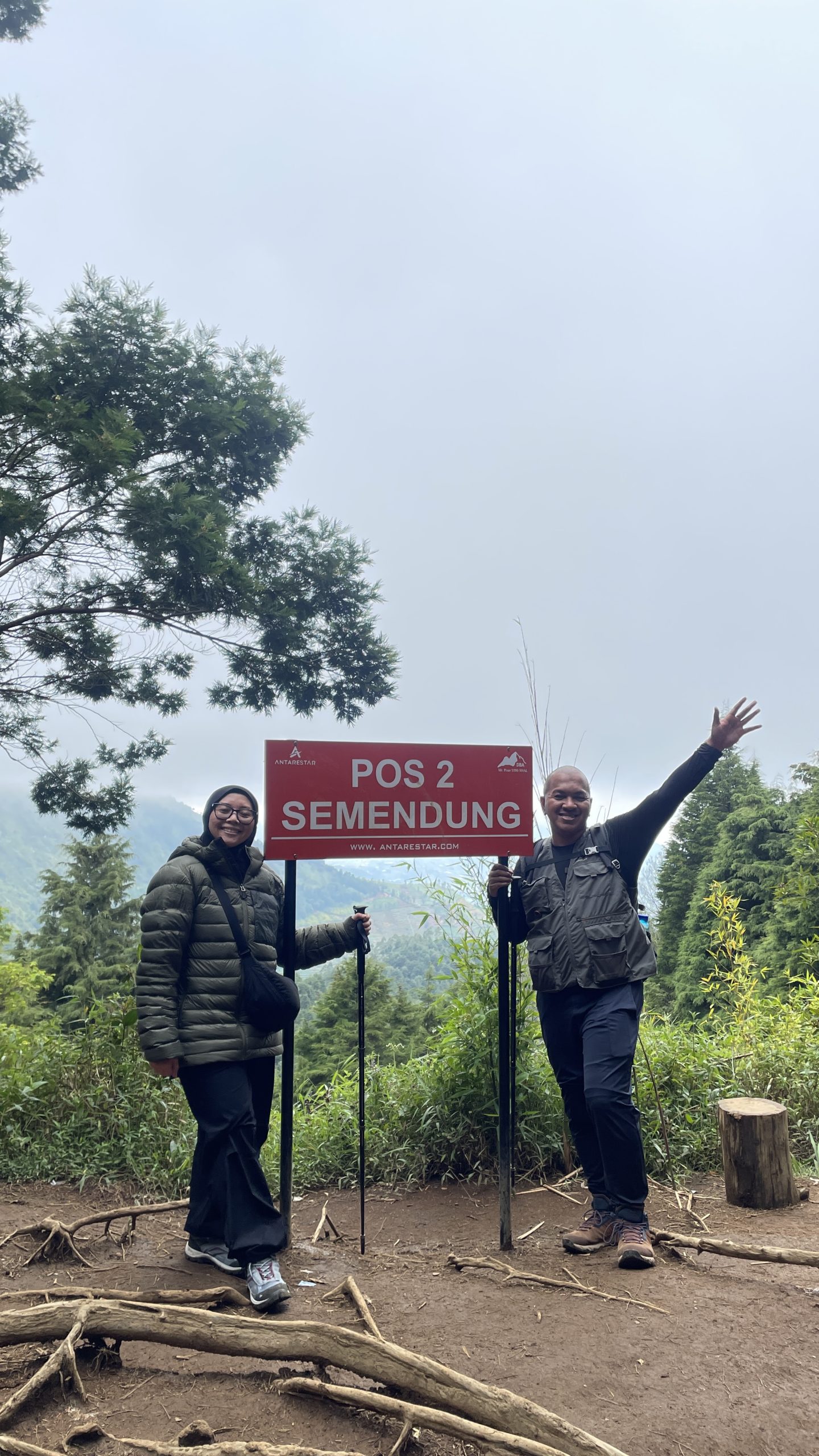 Pendaki-Sunrise-Wisata-Alam-Bukit-Sikunir-Alera-Adventure Pendaki menikmati sunrise di Wisata Alam Bukit Sikunir Alera Adventure