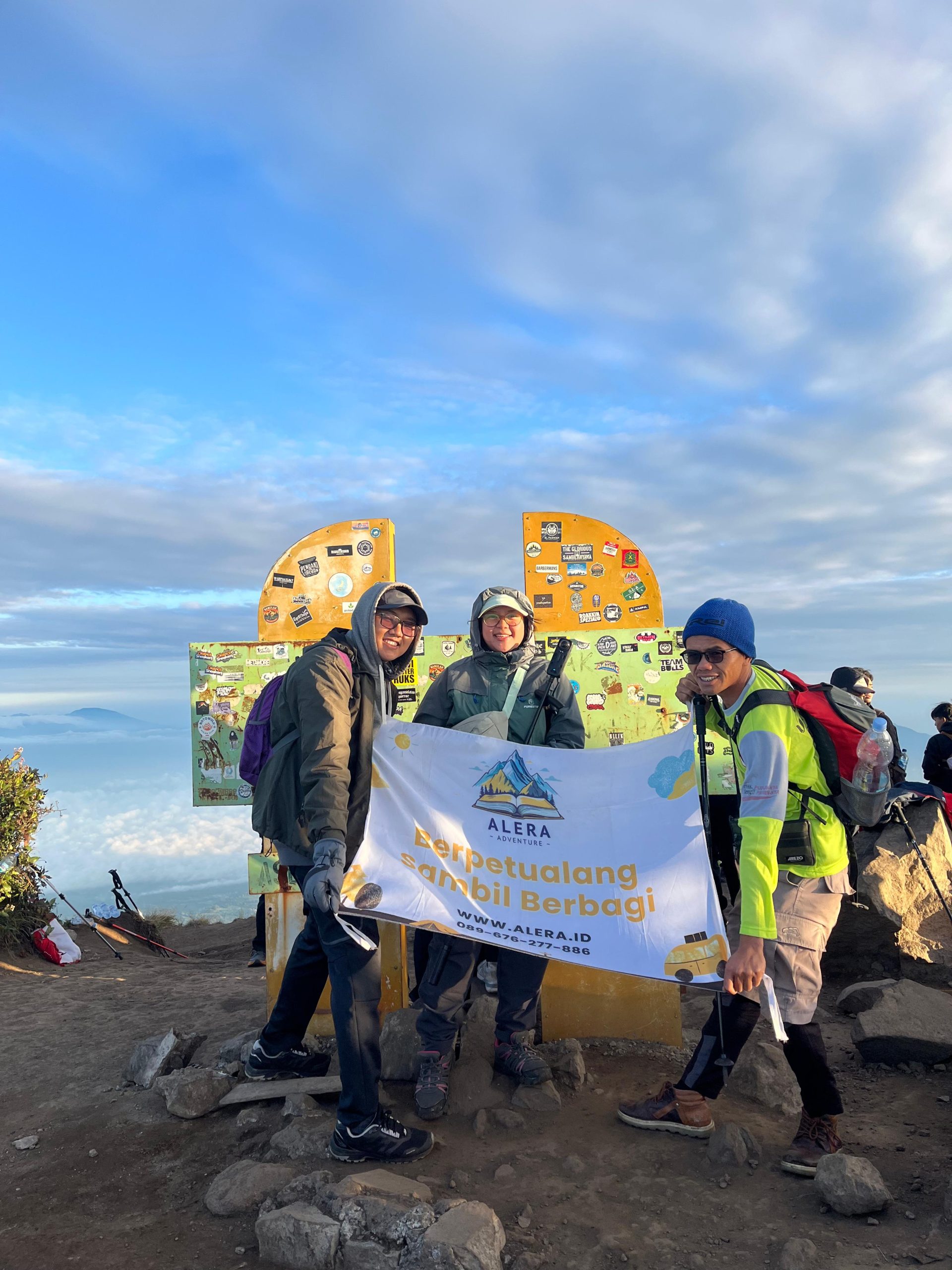 Pemandangan Puncak Gunung Merbabu Paket Wisata Temanggung Hits Alera Adventure Paket Wisata Temanggung Hits pemandangan puncak Merbabu Alera Adventure