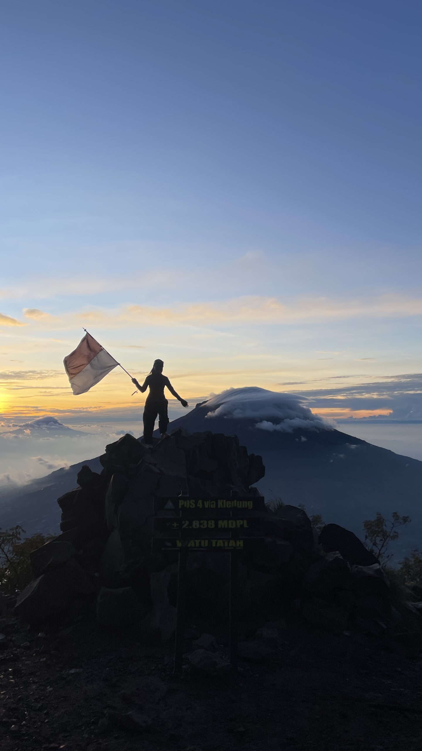 Keindahan Puncak Sindoro Alera Adventure Pendaki di puncak Trip Sindoro Dari Purwokerto Alera Adventure