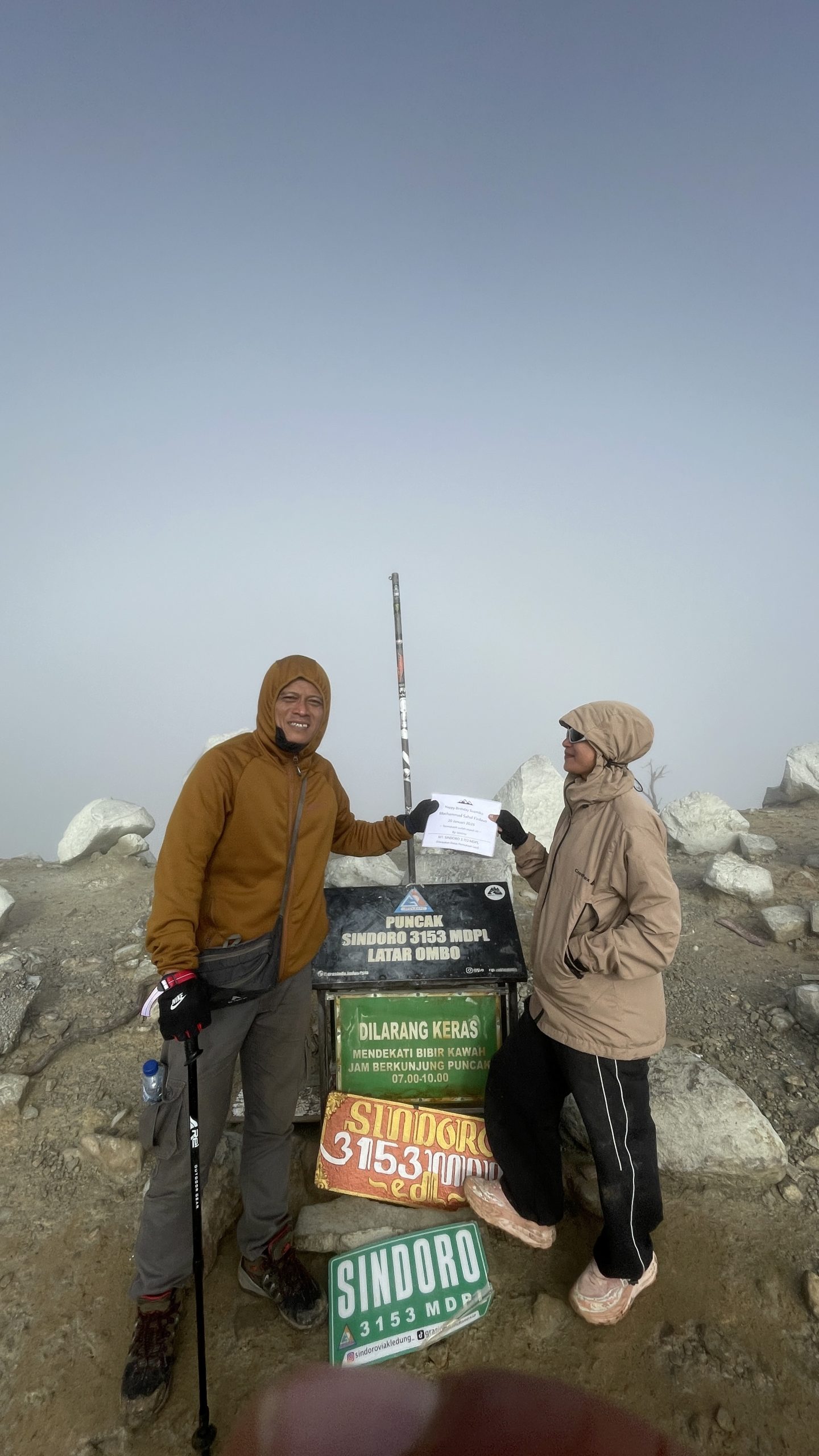 Pemandangan Spektakuler Gunung Sindoro Alera Adventure Pemandangan Gunung Sindoro Bersama Porter Alera Adventure