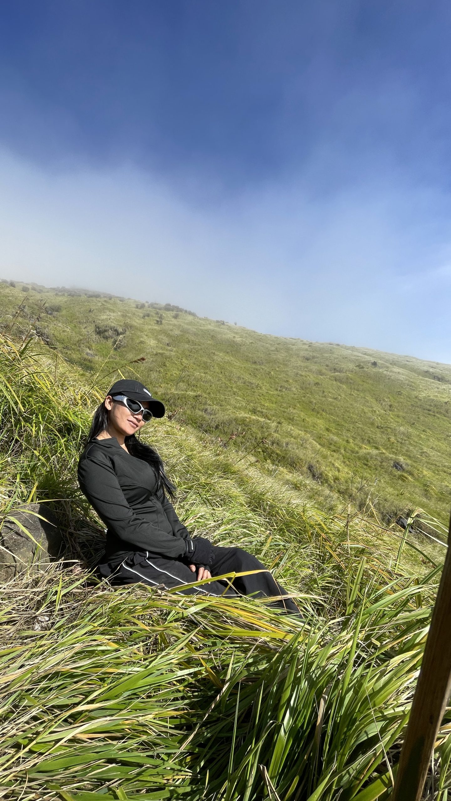 Pendaki Senyum Sumringah di Wisata Lereng Sindoro Alera Adventure Pendaki ceria di Wisata Lereng Sindoro Alera Adventure