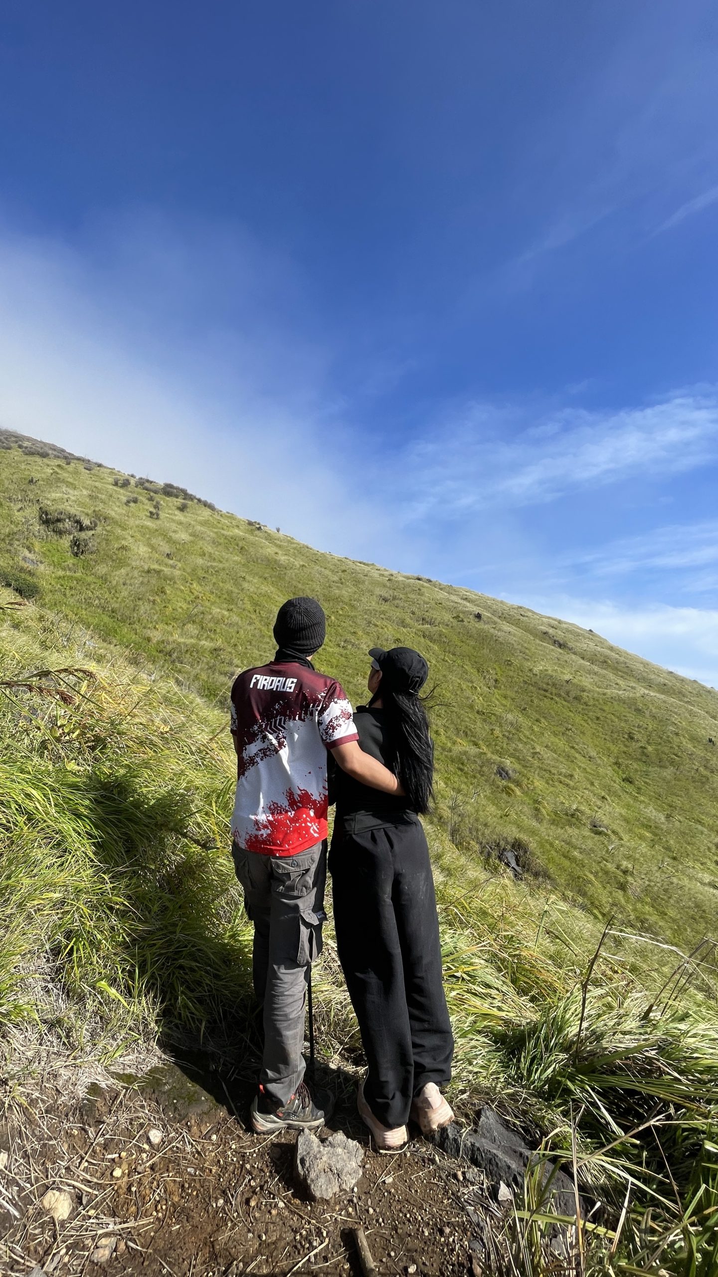 Paket Trip Sindoro Eksklusif Pemandangan Puncak Alera Adventure Pendaki Ceria di Puncak Sindoro Eksklusif Alera Adventure