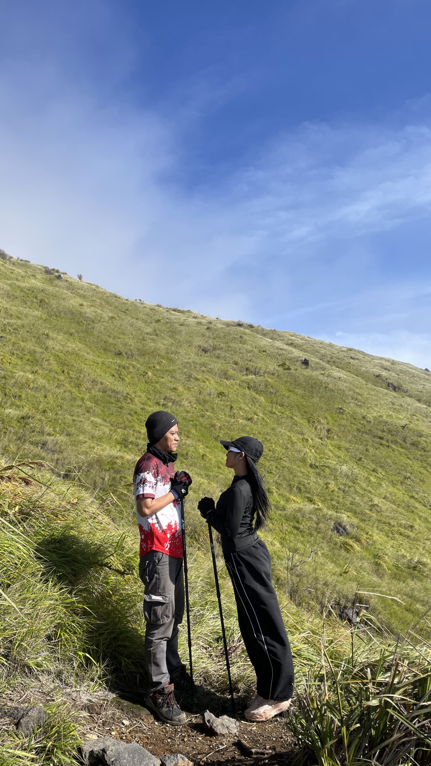 Paket Trip Sindoro Kantor Puncak Bahagia Alera Adventure Pemandangan indah dari puncak Paket Trip Sindoro Kantor Alera Adventure.