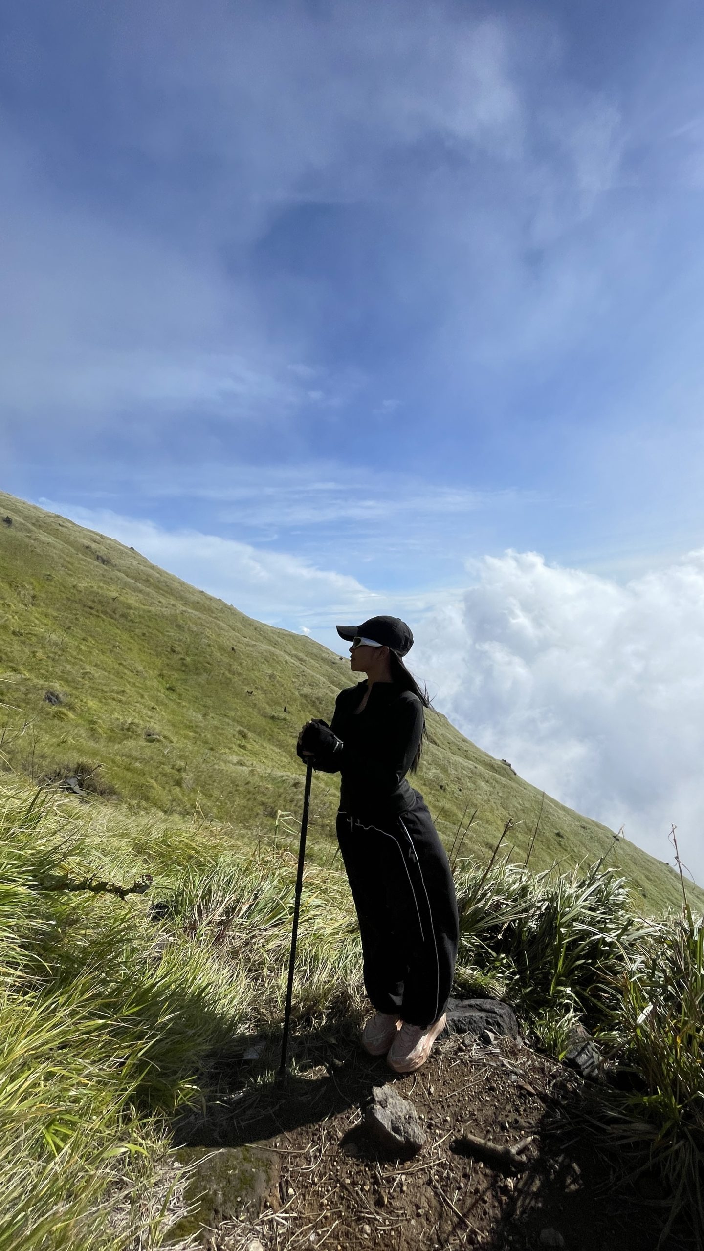 Porter Sindoro Via Bansari Profesional Alera Adventure Tim porter membantu pendaki di jalur pendakian Sindoro Via Bansari Alera Adventure