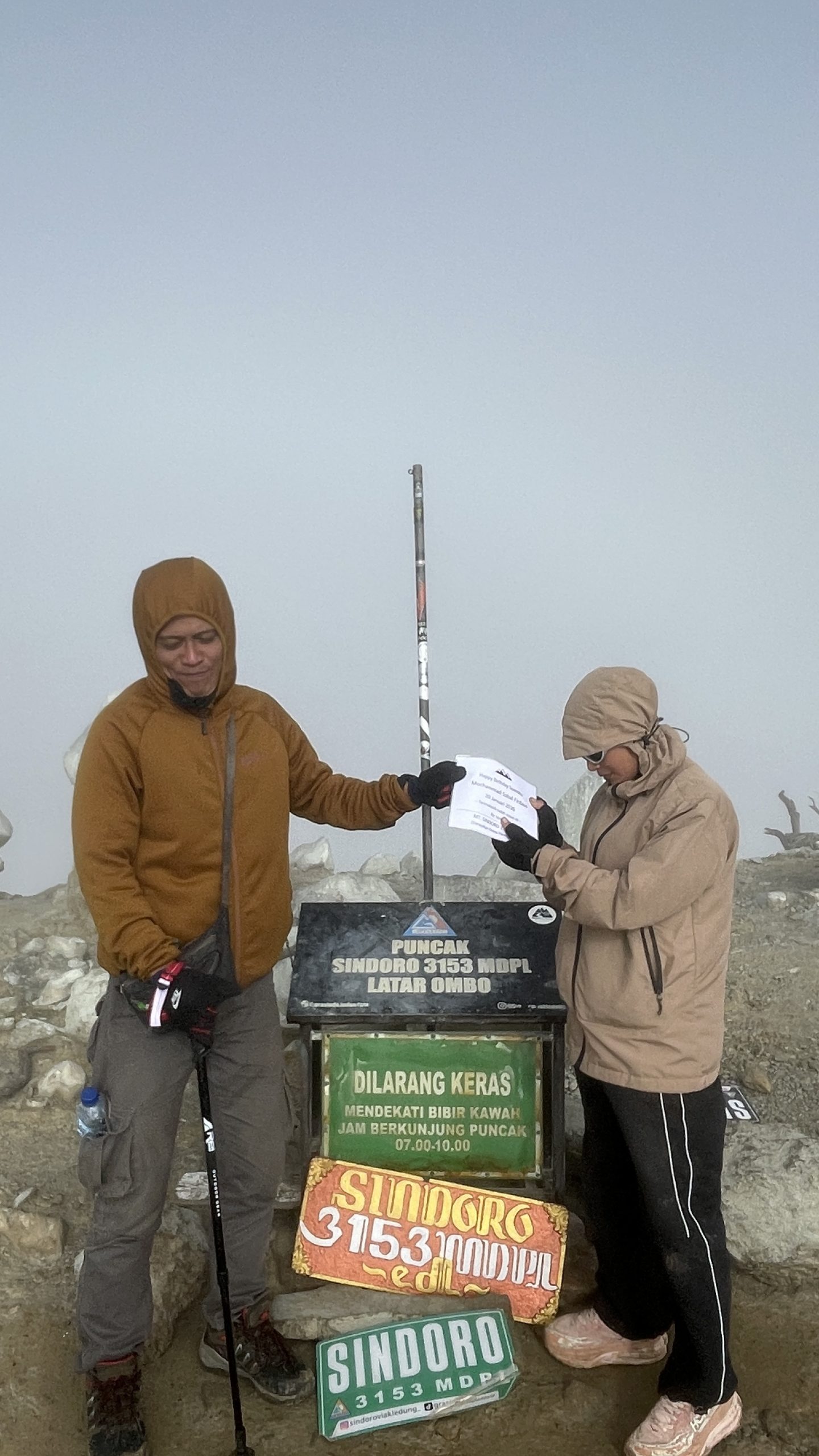 Porter Sindoro Via Sigedang Panorama Memukau Alera Adventure Porter Sindoro Via Sigedang pemandangan puncak Alera Adventure