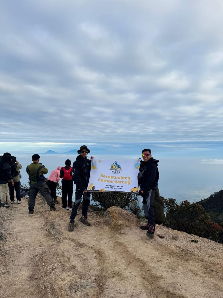 Transportasi Mataram Sembalun Pemandangan puncak gunung Alera Adventure Transportasi Mataram Sembalun Pemandangan puncak gunung Alera Adventure