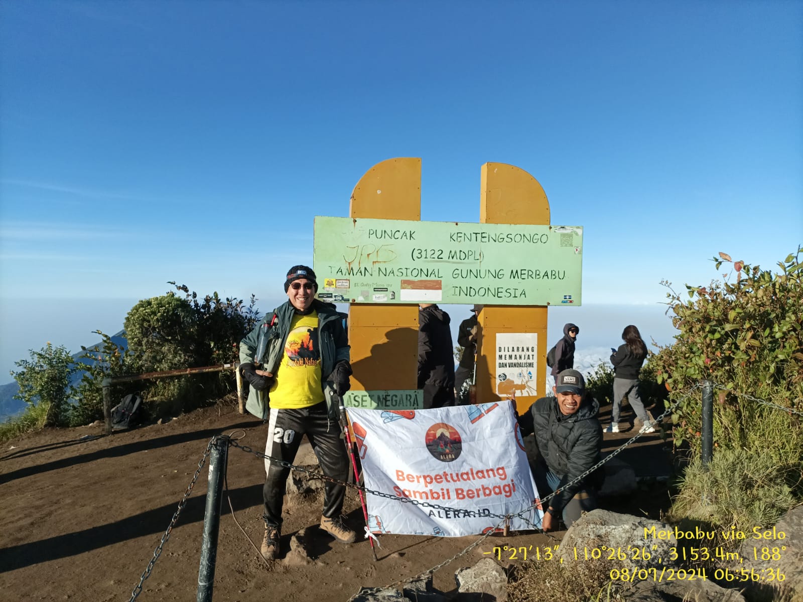 Gn Merbabu Via Suwanting Alera Adventure Pendaki menikmati pemandangan jalur Gn Merbabu Via Suwanting bersama Alera Adventure