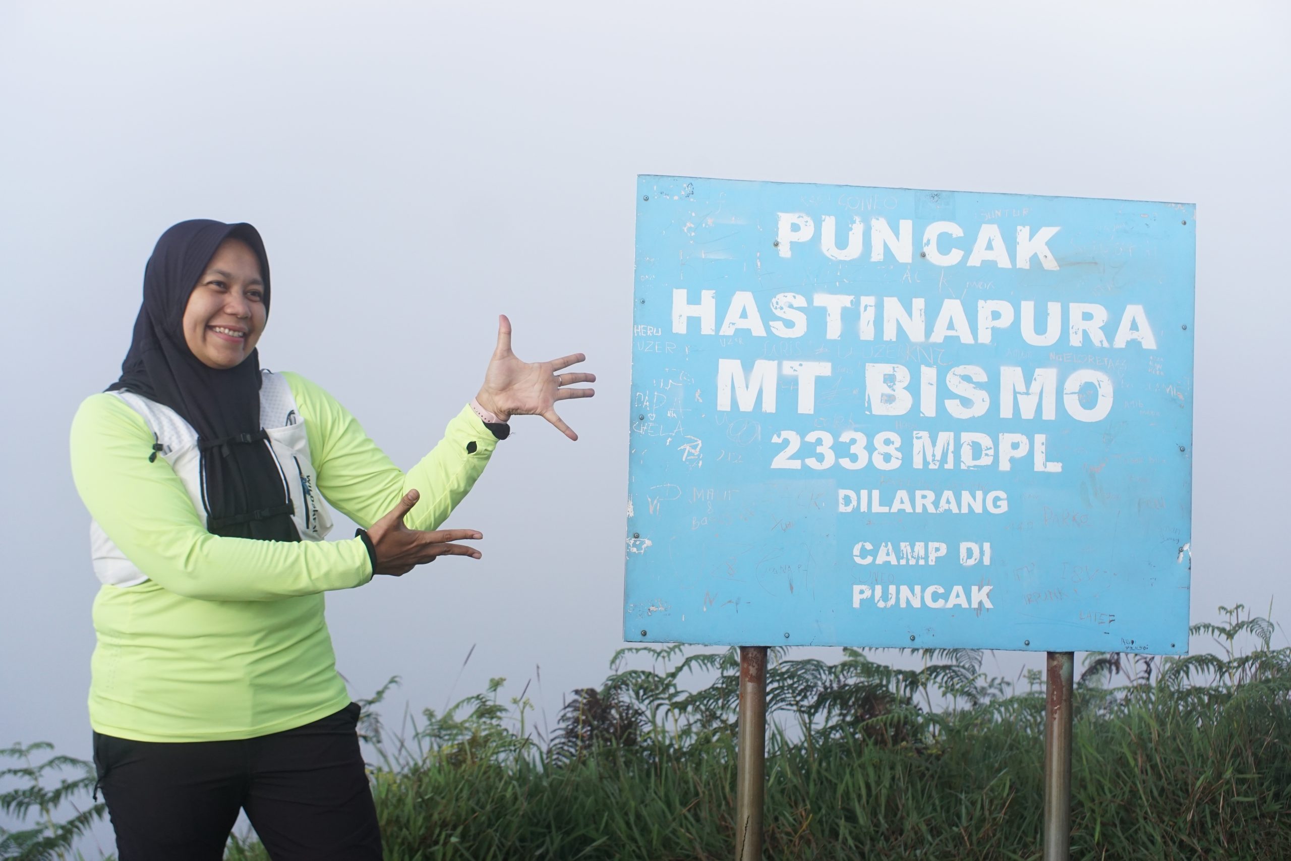 sunrise-puncak-gunung-bismo-pulosari-alera-adventure.jpg Pemandangan matahari terbit dari puncak Private Trip Gunung Bismo Via Pulosari bersama Alera Adventure.