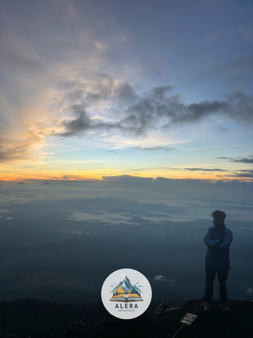 Tektok Gunung Slamet Via Permadi Guci Tektok Gunung Slamet Via Permadi Guci - Alera Adventure