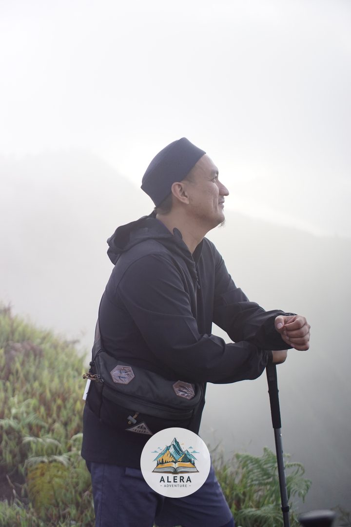 Tektok Gunung Sumbing Via Bowongso Tektok Gunung Sumbing Via Bowongso - Alera Adventure