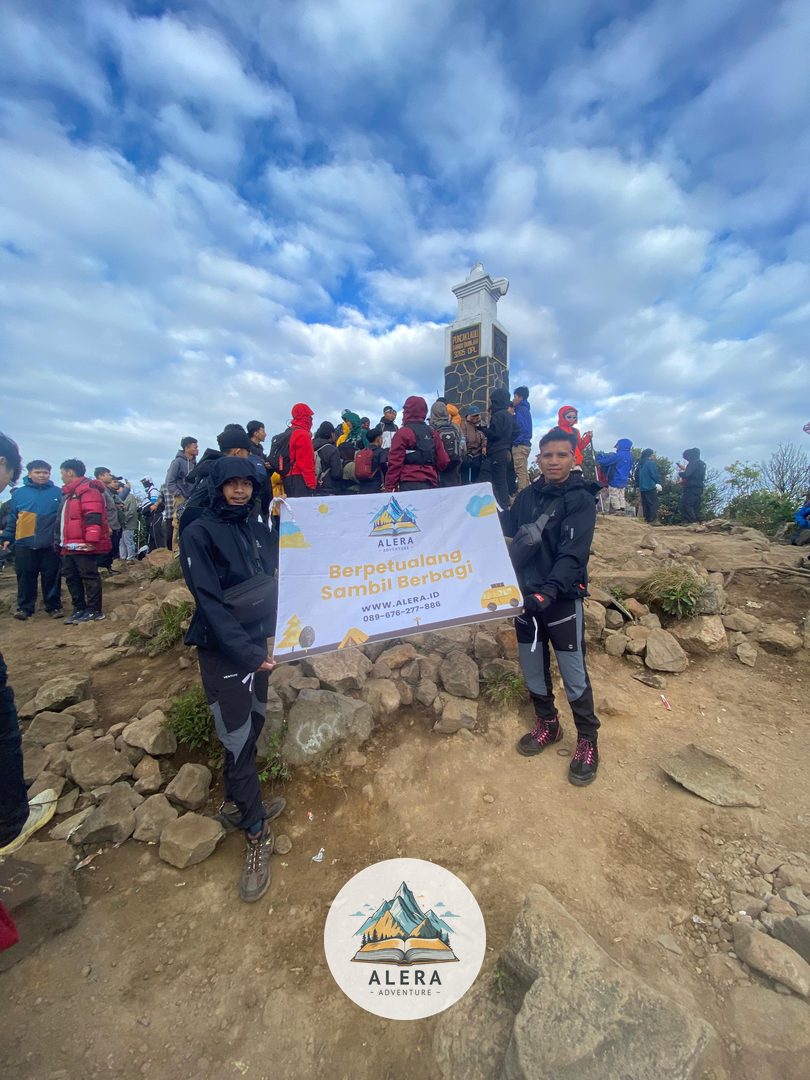 Tektok Gunung Lawu Via Cemoro Kandang Tektok Gunung Lawu Via Cemoro Kandang - Alera Adventure
