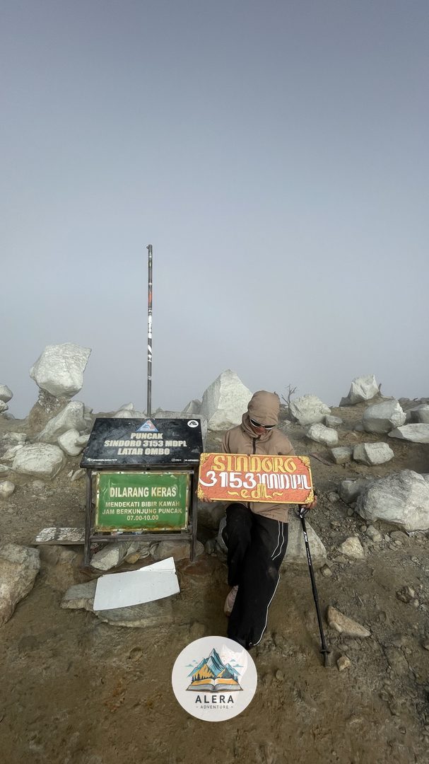 Tektok Gunung Sumbing Via Mangli Tektok Gunung Sumbing Via Mangli - Alera Adventure