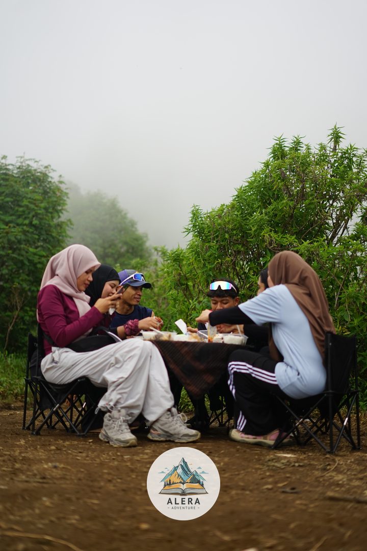 Tektok Gunung Merbabu Via Selo Tektok Gunung Merbabu Via Selo - Alera Adventure