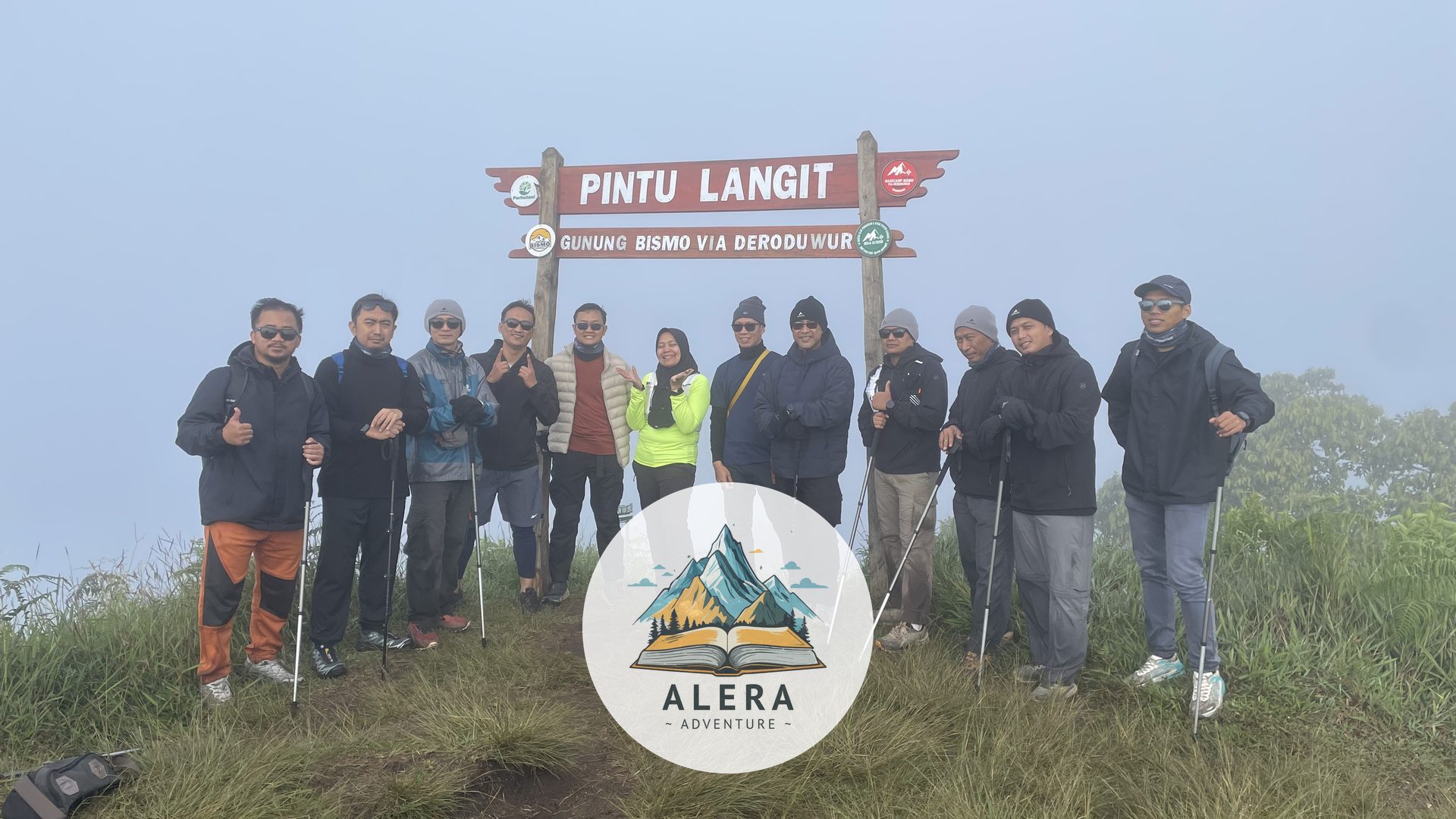 Sunrise Di Puncak Gunung Bismo Sunrise Di Puncak Gunung Bismo - Alera Adventure